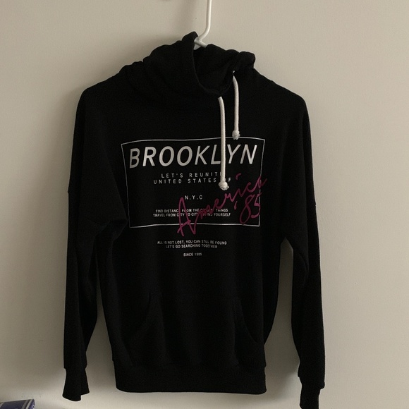 Tops - High-Neck Brooklyn Sweatshirt
